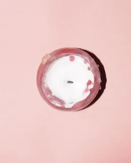 白色面板上的蜡烛密封