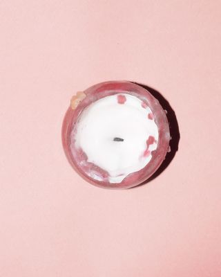 白色面板上的蜡烛密封