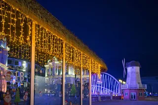 贵州、贵阳、中天未来方舟、大厦、小橙灯、店内装饰、草房店、橙串灯