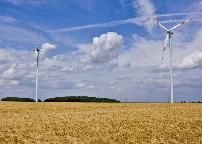 windräder，风景，田野，天空，风能，云，棕色，蓝色