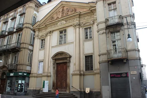 都灵都灵天主教堂建筑外观建筑建造结构建筑窗户 都灵都灵天主教堂建筑外观建筑建造结构建筑窗户