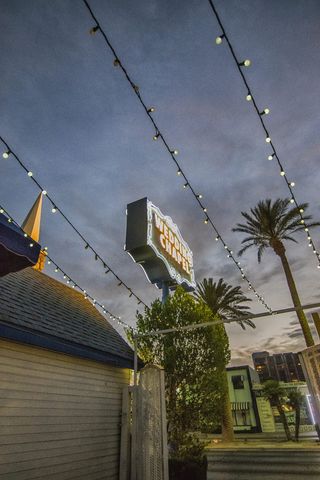 美国，拉斯维加斯，graceland婚礼教堂，教堂，树木，拉斯维加斯，婚礼，内华达州