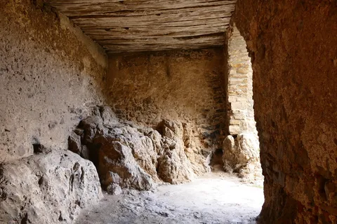 地下室、凯勒、西西里岛、文件、室内、建筑柱、洞穴、无人 地下室、凯勒、西西里岛、文件、室内、建筑柱、洞穴、无人