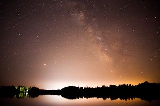 夜晚岛屿的剪影