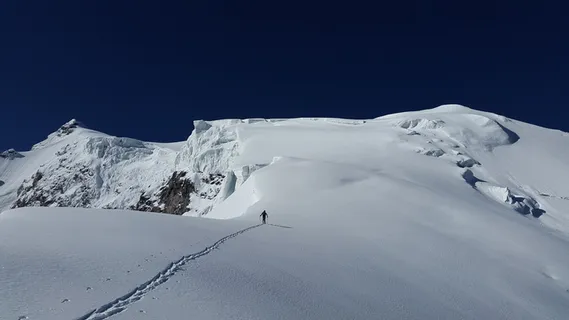 人、步行、雪、戴帽、山地、奥特勒、越野滑雪、高山 人、步行、雪、戴帽、山地、奥特勒、越野滑雪、高山