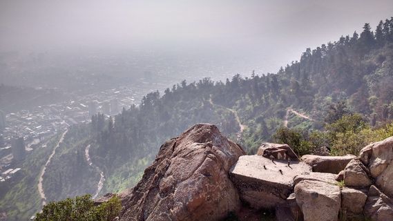 智利，雷科莱塔，圣克里斯托巴尔山，悬崖，岩石，山坡，石头，山