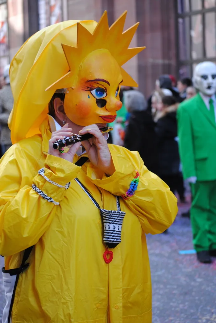 面具，狂欢节，basler fasnacht 2015，服装，黄色，偶发人物，聚焦前景，真实人物