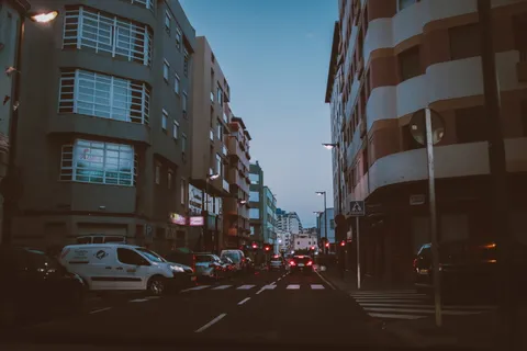 建筑物附近的车辆 建筑物附近的车辆