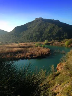 曲流、蓝天、水、水库、山、静谧、静谧、自然之美 曲流、蓝天、水、水库、山、静谧、静谧、自然之美