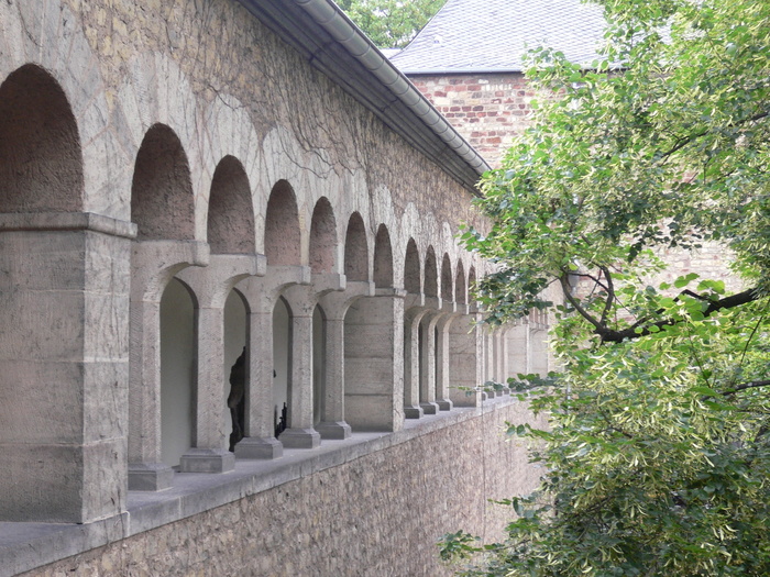 simeon pin trier，回廊，修道院，建筑，建筑结构，拱门，树木，植物