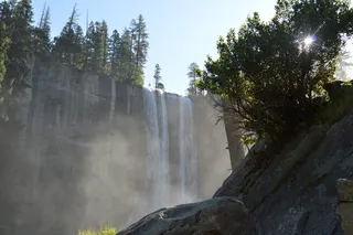 美国，约塞米蒂山谷，加利福尼亚州春季瀑布，探索，树木，春季瀑布，瀑布