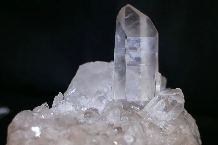 透明宝石碎片，水晶，水晶，石英，石英，纯石英，矿物，透明