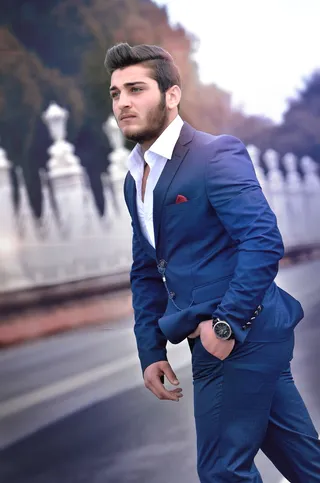 男士，穿着，蓝色，西装夹克，长裤，站立，道路，时尚