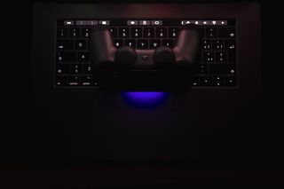 意大利、罗马、playstation 4、dualshock、银色、灰色、金属、霓虹灯