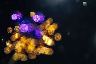 金色和蓝色的圣诞装饰品