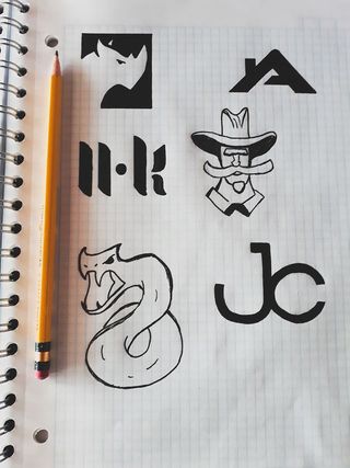 各种铅笔画在图表纸上。