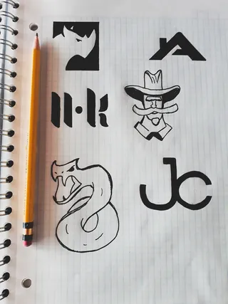 各种铅笔画在图表纸上。