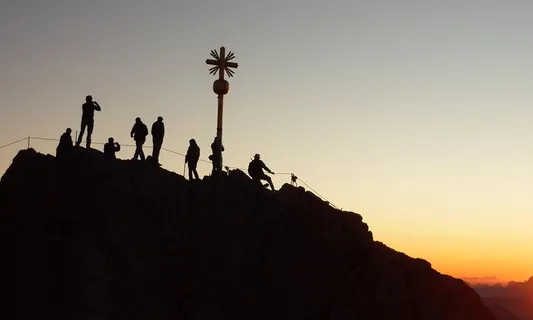 剪影、团队、人、山、黄金、小时、祖格斯皮茨、登山运动员 剪影、团队、人、山、黄金、小时、祖格斯皮茨、登山运动员