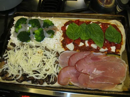 披萨,食物,罗勒,火腿,花椰菜,蘑菇,奶酪,生的 披萨,食物,罗勒,火腿,花椰菜,蘑菇,奶酪,生的