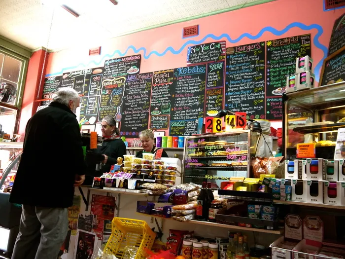 商店、卖家、咖啡馆、零售店、商店、男人、人群、食品和饮料