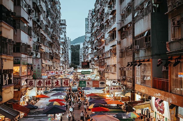 小吃摊，旁边，白色，高层，建筑，白天，建筑，建筑