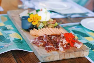 墨西哥，圣何塞·德尔卡波，弗洛拉农场，奶酪板，鲜花，食品摄影，肉类，奶酪