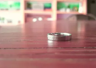 越南，胡志明市，爱，选择性聚焦，室内，桌子，木质材料，没有人