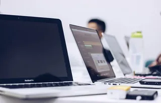 笔记本电脑、电脑、苹果、macbook、room、modern、科技、电子产品