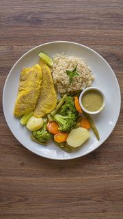 蔬菜菜，健康食品，鱼，面包，花椰菜，大米，整体，马槟榔