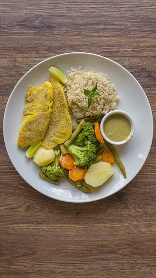 蔬菜菜，健康食品，鱼，面包，花椰菜，大米，整体，马槟榔