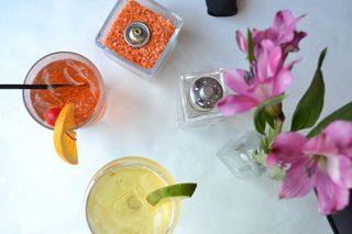 巴尔的摩，sobo咖啡馆，美国，餐桌，橙色，桌景，白色桌布，黄色