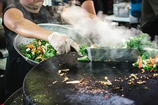 烤蔬菜做玉米卷