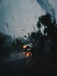 窗上雨的浅焦摄影 窗上雨的浅焦摄影