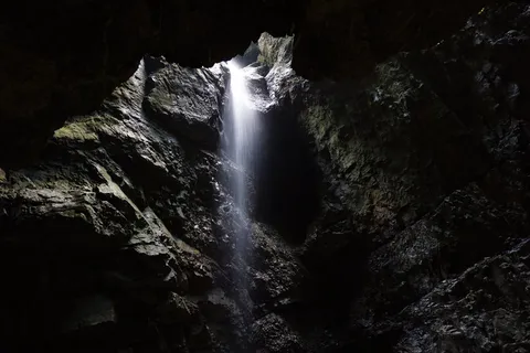 瀑布,棕色,岩石,洞穴,峡谷,小瀑布,巴赫,水 瀑布,棕色,岩石,洞穴,峡谷,小瀑布,巴赫,水