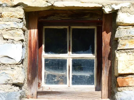 窗户,旧,蜘蛛网,建筑,建筑结构,建筑外部,建筑,白天 窗户,旧,蜘蛛网,建筑,建筑结构,建筑外部,建筑,白天