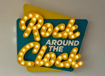 英国伯恩茅斯，博斯科姆码头，周围，文字，复古，时钟，标牌