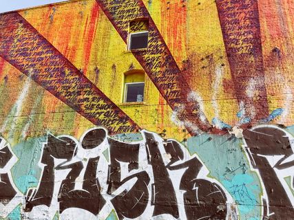 美国洛杉矶，东六街1217号，红、橙、黄、绿、白