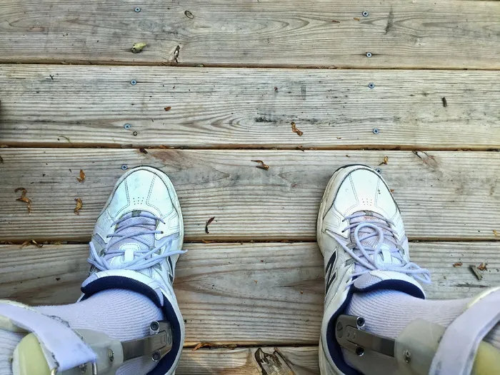 配对，白色，低帮snekaers，残疾，背带，残疾，木材，木板