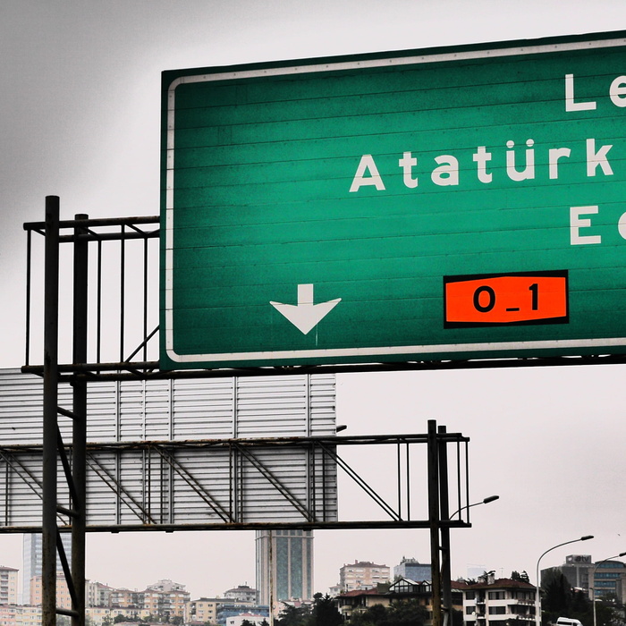 Ataturk，伊斯坦布尔，交通，公路，博斯普鲁斯海峡，箭头符号，方向，绿色