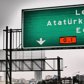 Ataturk,伊斯坦布尔,交通,公路,博斯普鲁斯海峡,箭头符号,方向,绿色 Ataturk,伊斯坦布尔,交通,公路,博斯普鲁斯海峡,箭头符号,方向,绿色