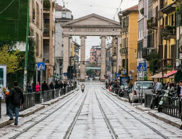 人，人，汽车，汽车，交通工具，行人，路径