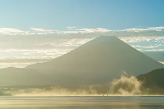 白天山的特写摄影