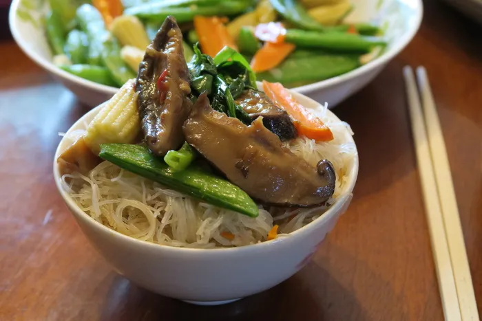 食品、膳食、蔬菜、菜肴、烹饪、米粉、番茄、食品和饮料