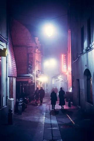 人、步行、混凝土、建筑绘画、旅游、城市、比萨店、灯光