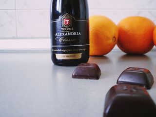 橙子、葡萄酒、文字、室内、桌子、静物、特写、西文剧本