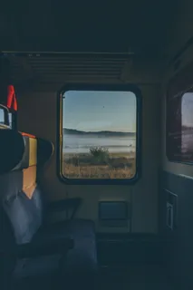 白色和灰色车辆内饰 白色和灰色车辆内饰