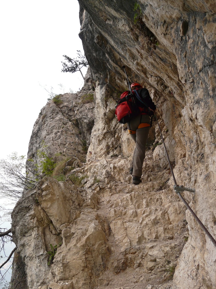 攀岩，garda，岩石碰撞，岩石边缘，垂直，陡峭，sentiero fausto susatti，bergtour