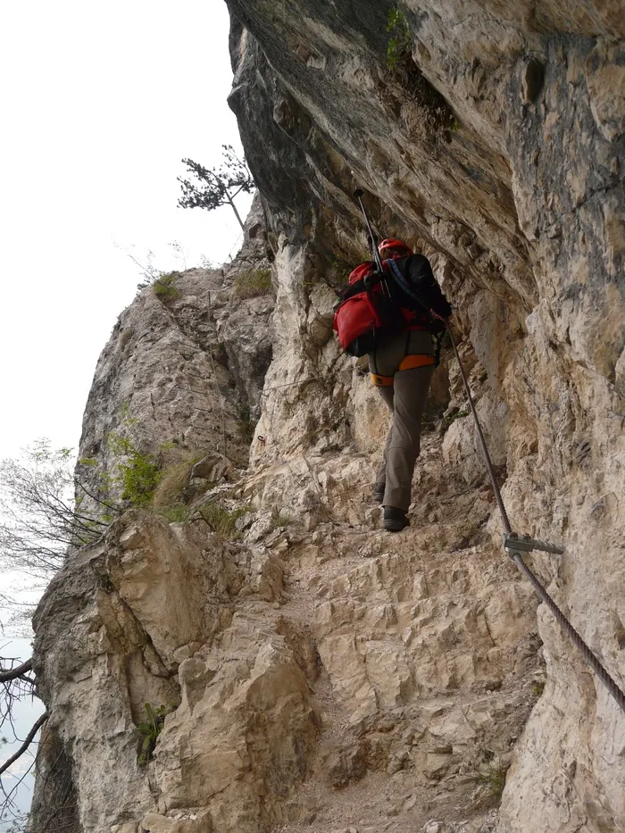 攀岩，garda，岩石碰撞，岩石边缘，垂直，陡峭，sentiero fausto susatti，bergtour