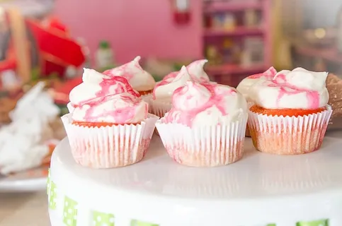 纸杯蛋糕，烘焙，百胜，甜食，放纵，食品和饮料，蛋糕，食品