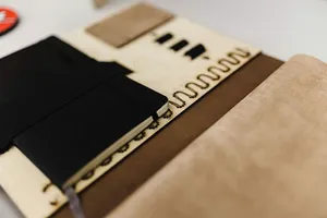 优雅皮包中的建筑设计图